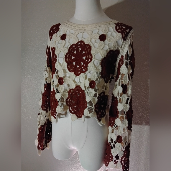 Brown and White Crop Blouse with Floral Mesh Long Sleeves - Picture 3 of 4